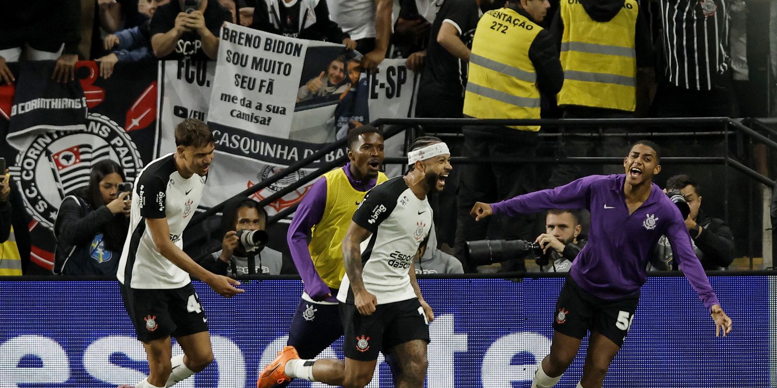 Depay and Yuri Alberto unbalance and Corinthians beat Majestoso