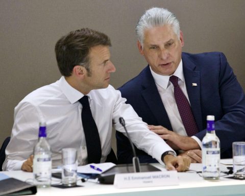 Díaz-Canel speaks with Macron and thanks him for his “offer of cooperation” after Melissa