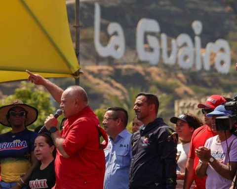 Diosdado Cabello swore in Comprehensive Base Bolivarian Committees in La Guaira