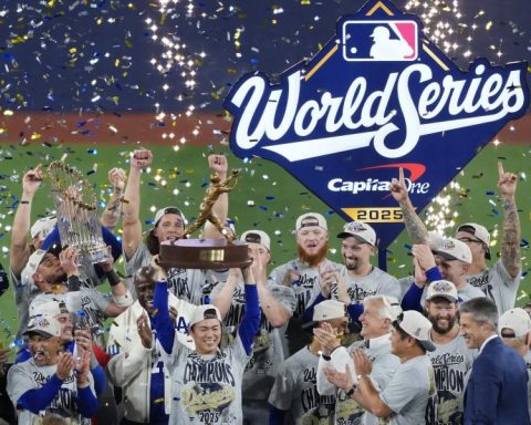 Dodgers win second consecutive World Series with dramatic comeback against Toronto