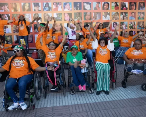 Mujeres dominicanas protestan contra la violencia machista ante la Fiscalía