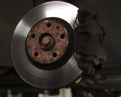 Dump truck without brakes causes multiple crash with 12 vehicles in Medellín