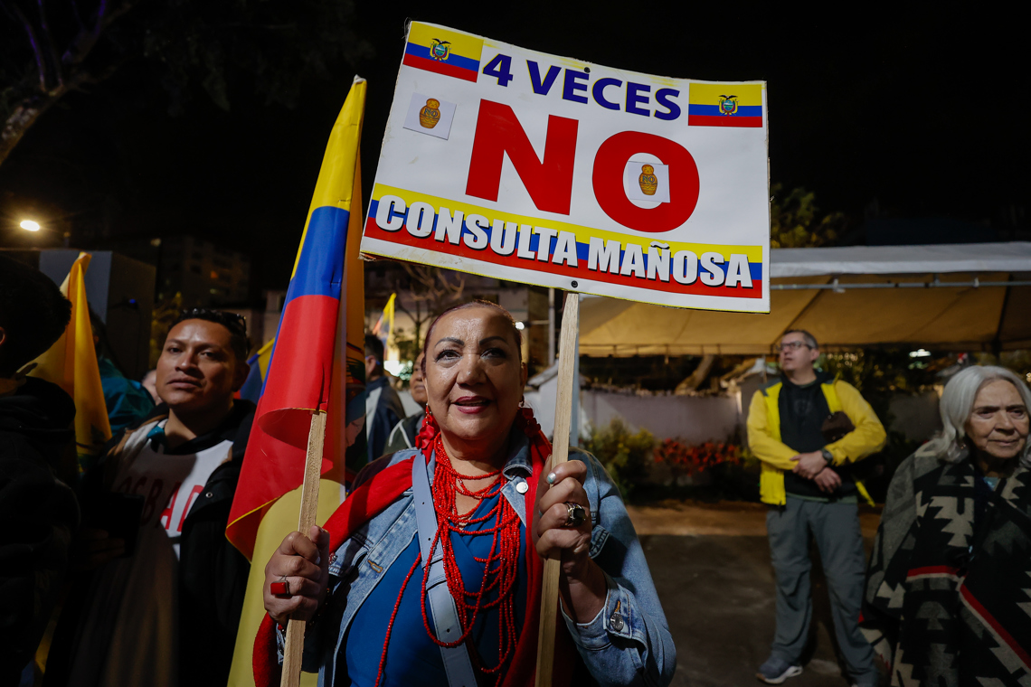 Ecuador says “No” in referendum for new constitution and Noboa accepts defeat