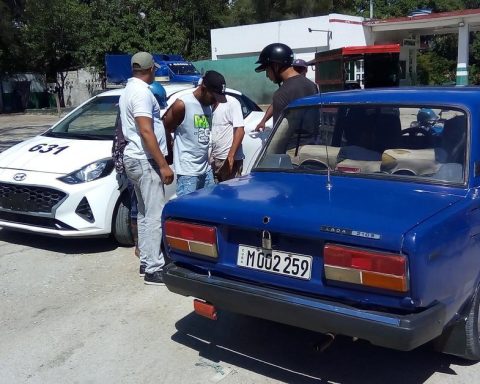 Eight detained in Guantanamo for fraud in the sale of dollars