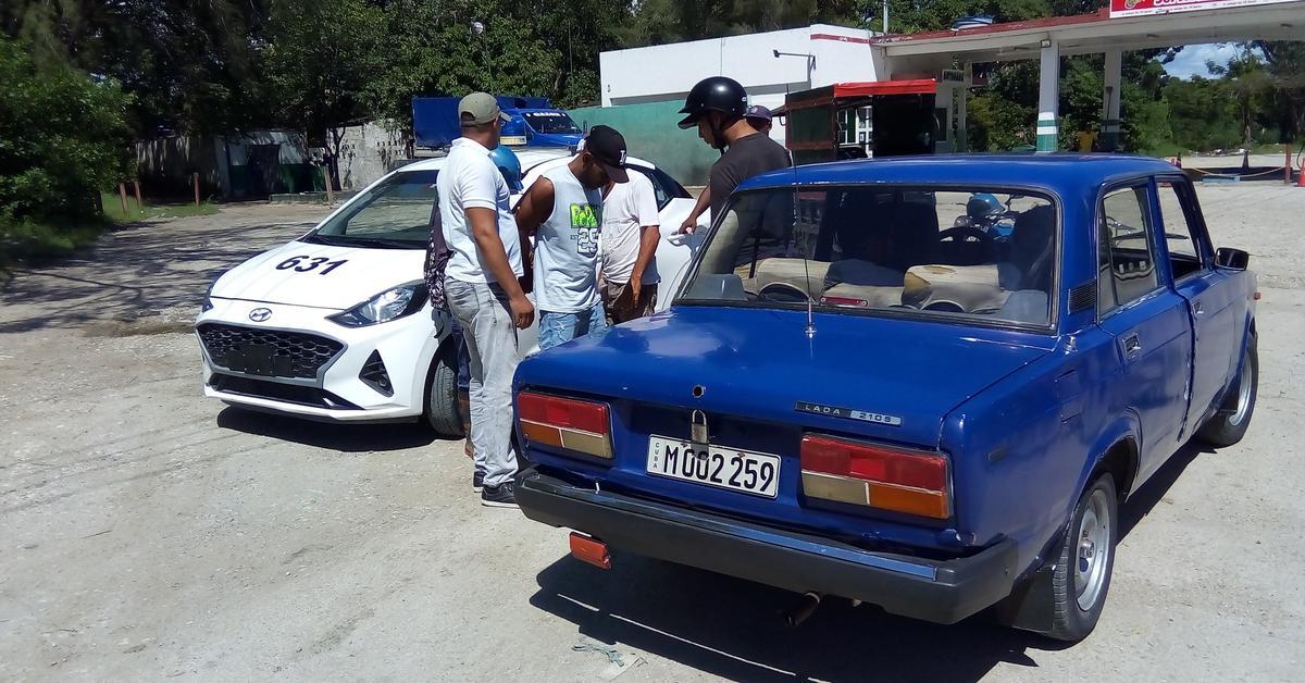 Eight detained in Guantanamo for fraud in the sale of dollars