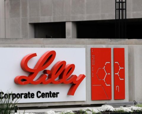 Eli Lilly becomes the first pharmaceutical company to enter the trillion-dollar club