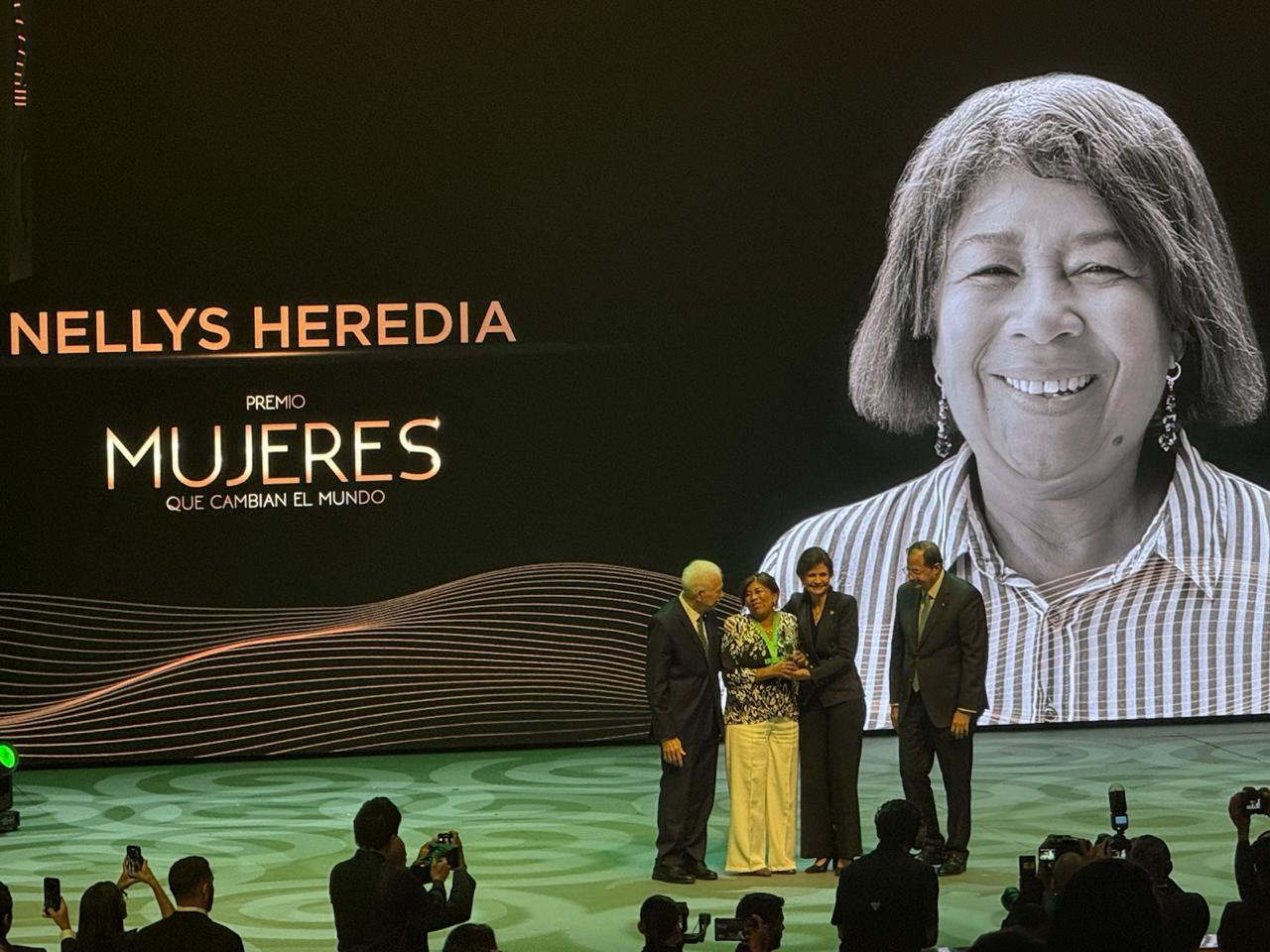 Emotion and leadership mark the Women Who Change the World Award gala of Banco BHD