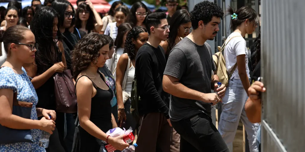 Enem: tests were long, but with easy questions, say candidates