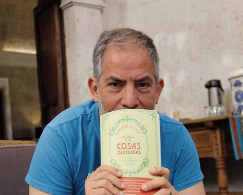 Enrique Planas, writer at Hay Festival Arequipa: “Nostalgia is a false memory”