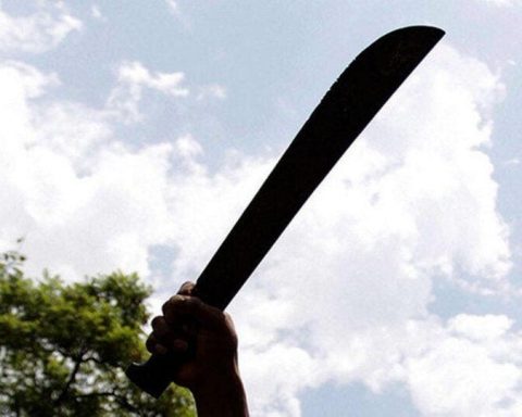Exnovio ataca con machete a joven de 18 años en Los Alcarrizos; víctima ingresada en hospital Calventi