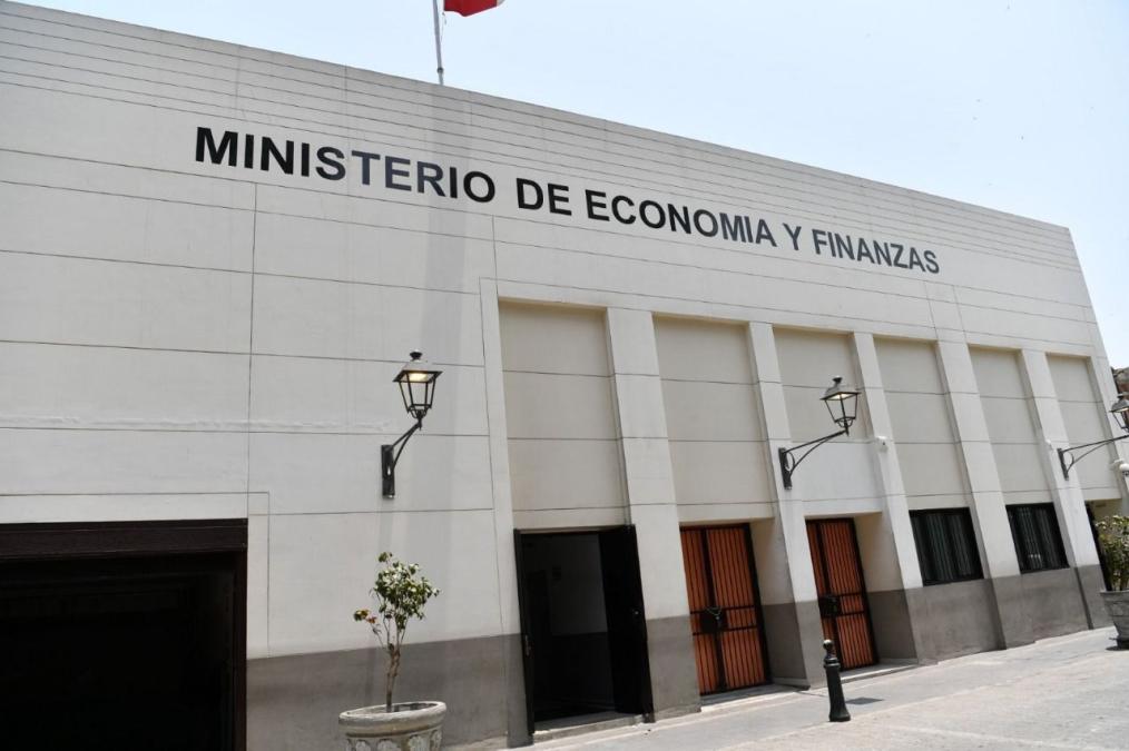 Executive approves emergency decree that establishes extraordinary measures of austerity and efficiency of public spending