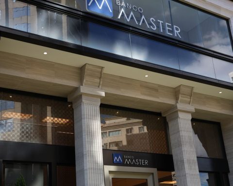 Experts warn of scams in Banco Master reimbursements