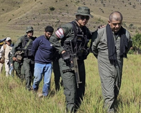 FANB detained crew members of a small plane that entered from Guyana without authorization