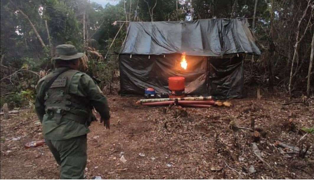 Fanb destroys illegal mining camp in the Amazon