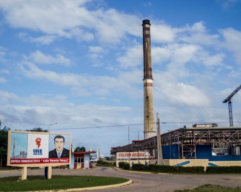 Felton 1 and Moa engines go offline again, while the eastern region remains largely offline