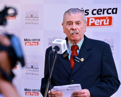 Fernando Rospigliosi to Zaira Arias: "Congress is not going to accept blackmail, kicking or whining"