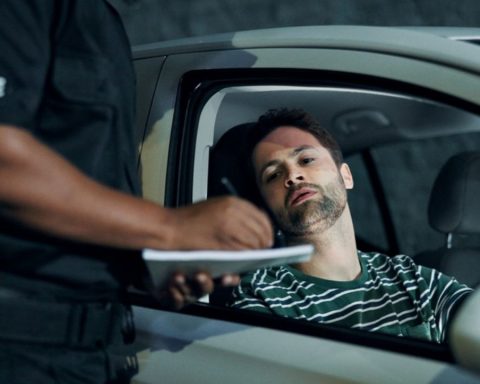 Find out how much the fine is in Chile for parking the vehicle in front of accesses enabled for e