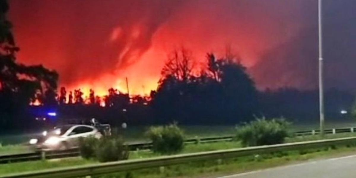 Fire causes an explosion in an industrial park in the Argentine town of Ezeiza