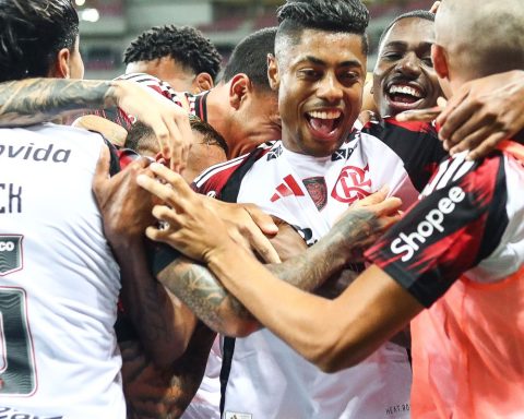 Flamengo thrashes Sport and takes leadership of the Brazilian Championship
