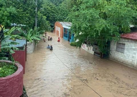 Floods in Barahona: "This tropical wave has done what it did not do