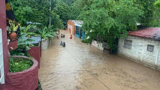 Floods in Barahona: "This tropical wave has done what it did not do