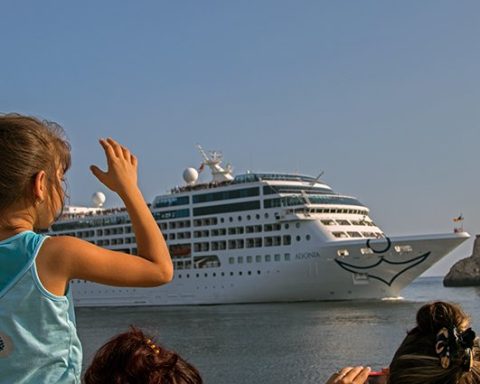 Florida congressmen go to the Supreme Court to punish cruise ships that used a Cuban dock