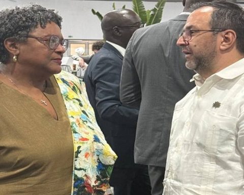 Canciller Gil y Primera Ministra Barbados coinciden en la paz e integración del Caribe