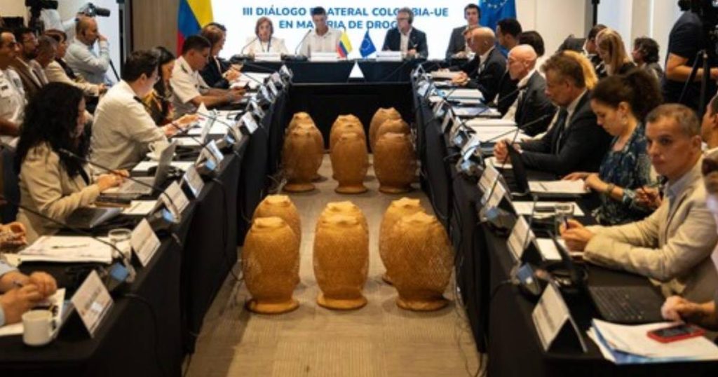 Foreign Minister of Colombia announced an urgent meeting with Venezuela over arbitrary detentions of Colombians