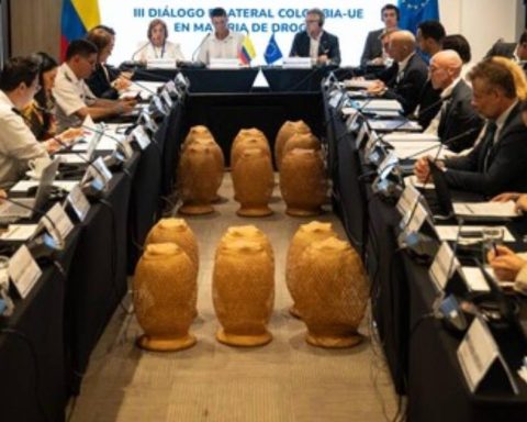 Foreign Minister of Colombia announced an urgent meeting with Venezuela over arbitrary detentions of Colombians