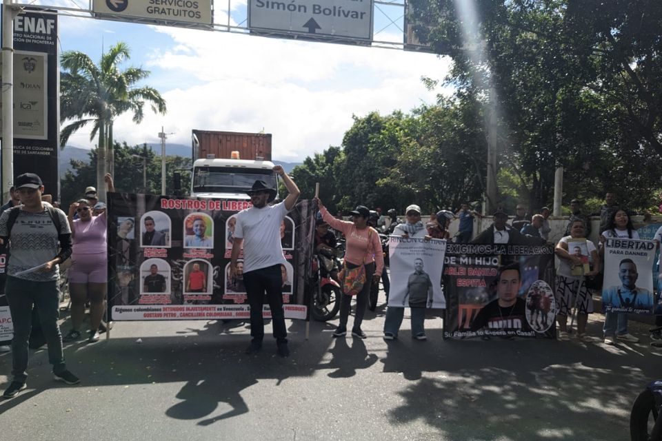 Protesta familiares colombianos presos (1)