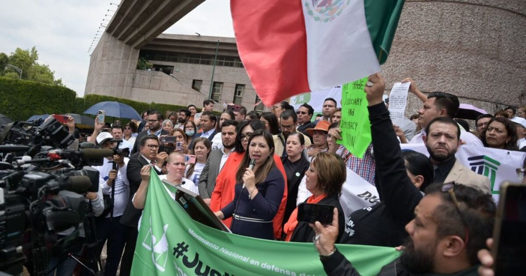 Former judges prepare indefinite sit-in for compensation