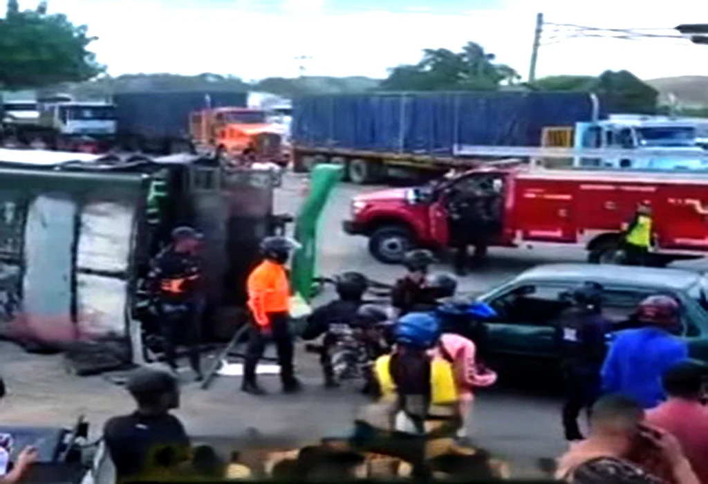 Four dead and 13 injured in triple crash in Barquisimeto
