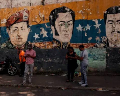 Given Chavismo's fear of leaving power, "the flag of peace must be taken away from them"