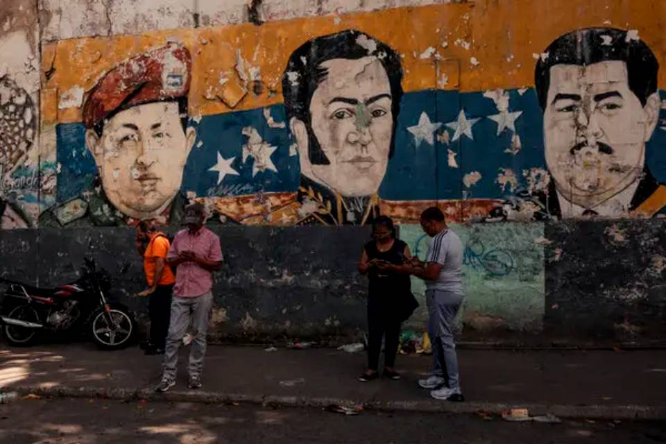 Given Chavismo's fear of leaving power, "the flag of peace must be taken away from them"