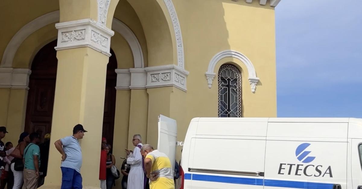 Given the increase in deaths, Etecsa converts its vehicles into hearses