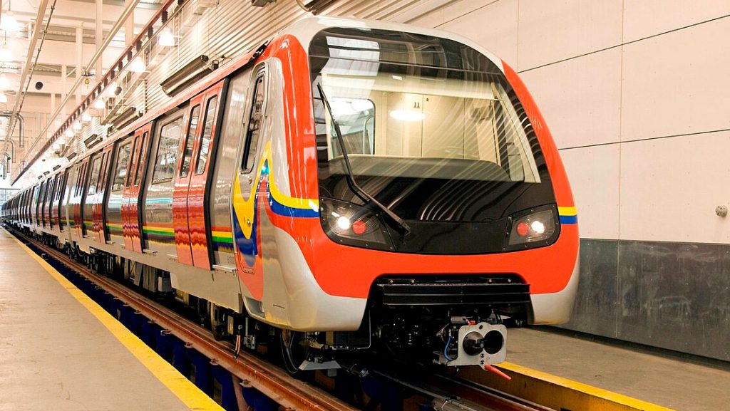 Government announces plan to install Internet in the Caracas Metro