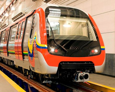 Government announces plan to install Internet in the Caracas Metro
