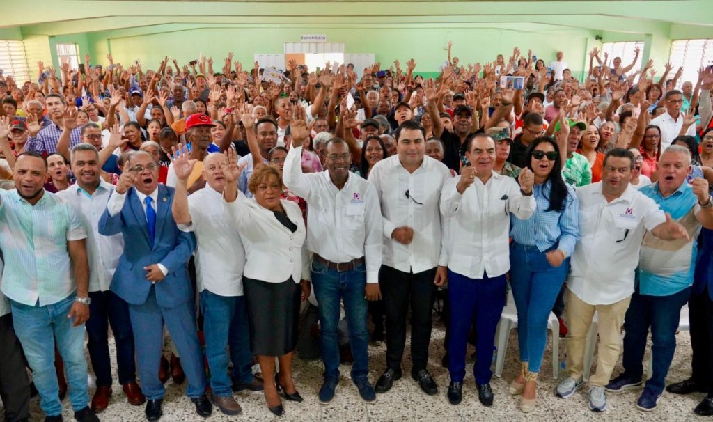 Government begins second land titling project in Los Mina