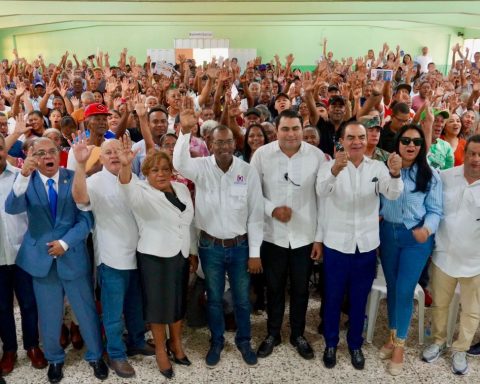 Government begins second land titling project in Los Mina