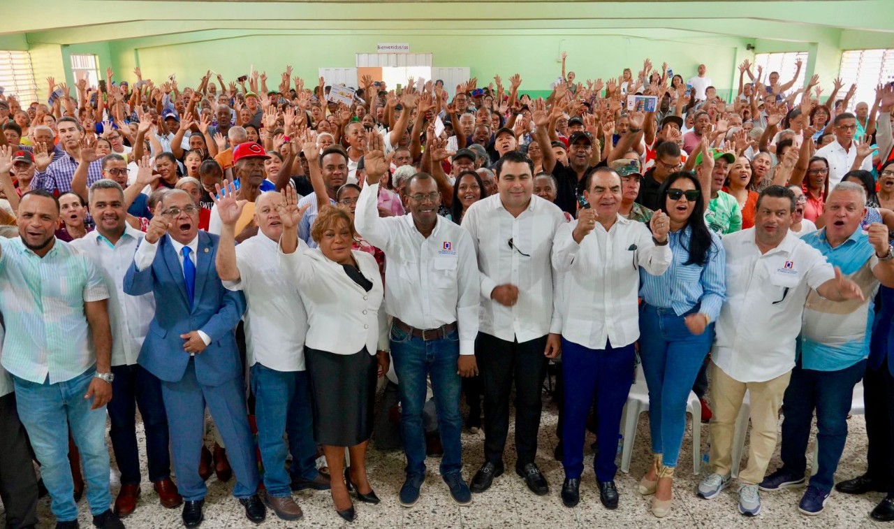 Government begins second land titling project in Los Mina