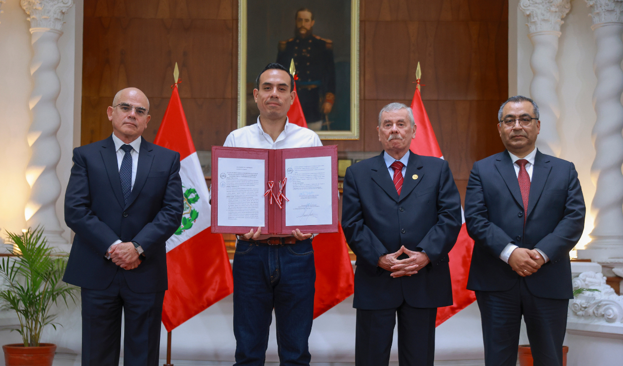 Government enacts law against extortion amid tensions due to strikes by transporters