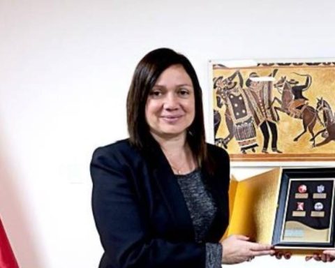 Government of Jerí accepts resignation of the head of the IRTP Adriana Rodríguez