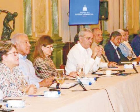 El mandatario anunció el apoyo a los sectores afectados en una rueda de prensa.