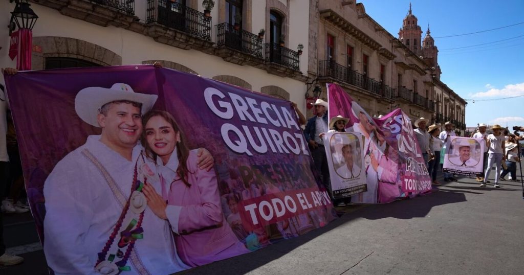 Grecia Quiroz arrives at the Congress of Michoacán to protest as mayor