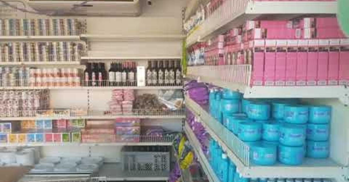 Guantanamo: those who have dollars survive; the others invent