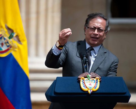 Gustavo Petro proposes "a shared transitional government" in Venezuela