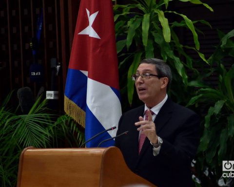 Havana accuses the US of seeking a “violent overthrow” of Maduro in Venezuela