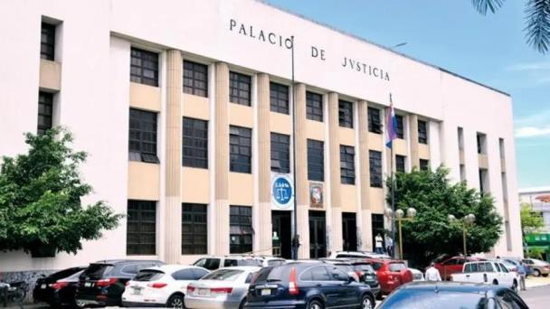 He dies in custody in the “little prison” of the Palace of Justice