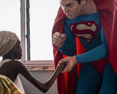 He "Brazilian Superman" restores hope to sick children on his first tour of Africa