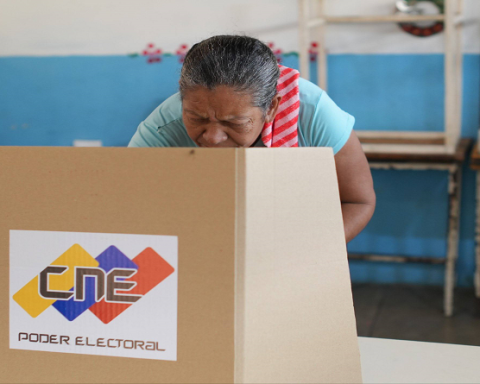 Head of State proposes a new electoral system closer to the communes